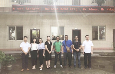 在8月13日，马来西亚客户参观了我们的工厂洽谈代理事项